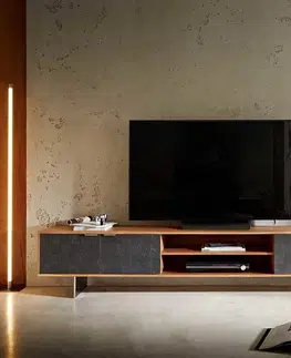 Televízne stolíky DELIFE TV stolík Teele 240 cm akácia prírodná bridlica 4 dvierka podstava závesná nerezová oceľ