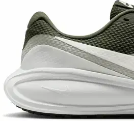 Cesta Nike Revolution 8 M Veľkosť: 41 EUR