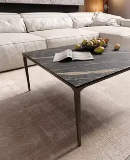 Konferenčné stolíky DELIFE Konferenčný stolík Levente 85x85 cm keramika Laminam® Noir Desir hnedá podstava kov titánová farba