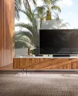 Televízne stolíky DELIFE TV stolík Bahan 200 cm mango teak 4 dvierka mramorová doska biela podstava v tvare L nerezová oceľ