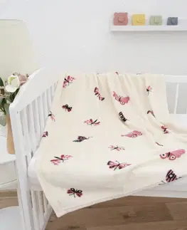 Deky MKLozkoviny.sk Detská deka do postieľky mikroplyš Exclusive 80 × 100 cm – Motýliky béžové