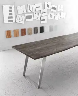 Jedálenské stoly DELIFE Jedálenský stôl Edge 260x100 cm akácia platinová nerezová oceľ strieborná skosený Live-Edge