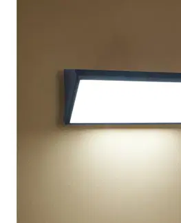 Svietidlá BRILAGI - LED vonkajšie nástenné svietidlo so senzorom TRIANGLE LED/42W/230V čierne IP65 BRI674