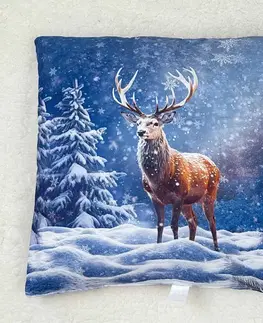 Dekoračné vankúše Vianočný vankúš antialergický Jeleň 45x45cm TiaHome