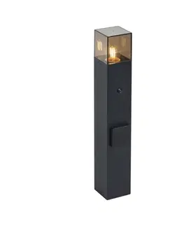Zahradne stlpove lampy Moderné vonkajšie stĺpikové svietidlo čierne s dymovým sklom 50 cm so súmrakovým senzorom IP44 - Dánsko
