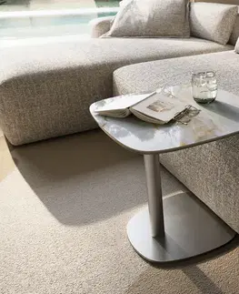Odkládací stolky DELIFE Konferenčný stolík Edge zaoblený tvar 50×50 cm keramika onyx perla Eleny nerezová oceľ kefovaná