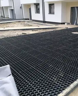 Záhradné potreby Zatrávňovacie dlaždice - 60x40x3 cm Rojaplast