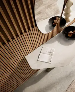 Konzolové stolíky DELIFE Konzolový stolík Edge polygonálny 140×50 cm keramika onyx šampanské Zentharo kov titánová farba