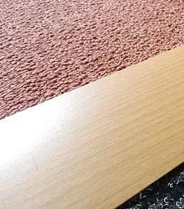 Přechodové lišty a profily Prechodový profil 80 mm, oblý (samolepiaci) | nivelácia 0 - 5 mm Buk E08
