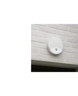 LED osvetlenie  LED vonkajšie nástenné svietidlo s pohybovým senzorom, 18 W, 230 V, IP44, biele 008 0001270