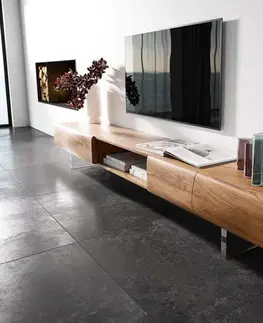 Televízne stolíky DELIFE TV stolík New Live-Edge 240 cm akácia prírodná 4 dvierka 1 priehradka akrylová podstava