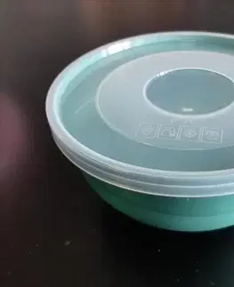 Misy a misky Kinekus Miska s krytom plastová 1,2 L mix farieb