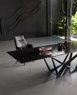 Jedálenské stoly DELIFE Jedálenský stôl Edge 200-300x100 reliéfne sklo dymovo čierna 3D dizajn Spider plochá oceľ čierna rozkladací