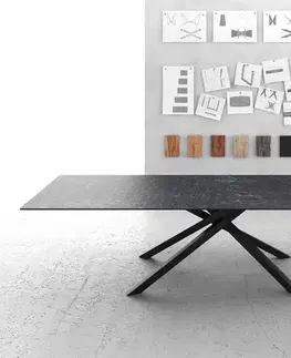 Jedálenské stoly DELIFE Jedálenský stôl Edge 300x100 cm keramika Laminam®Nero Greco antracitová stredová podstava krížová čierna