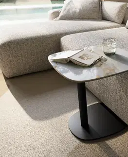 Odkládací stolky DELIFE Konferenčný stolík Edge zaoblený tvar 50×50 cm keramika onyx perla Eleny kov čierna