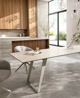 Jedálenské stoly DELIFE Jedálenský stôl Edge 300x100 cm keramika Laminam® Travertino Bianco bielo-krémová kovová skosená Titánová farba