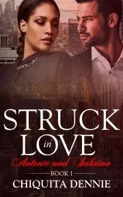 Romantická beletria Struck In Love - Dennie Chiquita