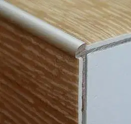 Schodové lišty a profily Schodový profil pre krytiny do 3 mm (skrutkovací) Bronz E03