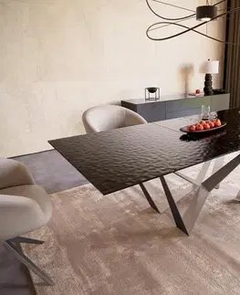 Jedálenské stoly DELIFE Jedálenský stôl Edge 180-220x100 reliéfne sklo dymovo čierna 3D dizajn Spider plochá oceľ nerezová oceľ rozkladací