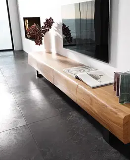 Televízne stolíky DELIFE TV stolík New Live-Edge 240 cm akácia prírodná 4 zásuvky kovová tenká podstava čierna