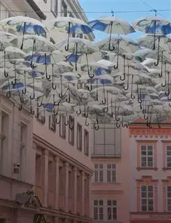 Slovenská beletria Bratislavská rapsódia II: Sekundy a minúty - Beata Suchánska