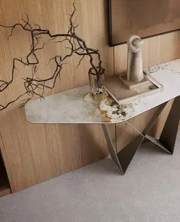 Konzolové stolíky DELIFE Konzolový stolík Edge polygonálny 180×50 cm keramika Minas melange bielo-béžová Spios kov titánová farba