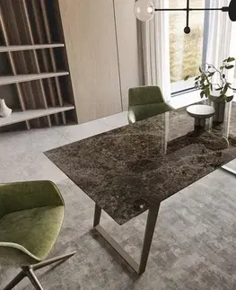Jedálenské stoly DELIFE Jedálenský stôl Edge 200x100 keramika Laminam® Emperador Extra Lucidato tmavohnedá kov efektové prevedenie titánová skosený
