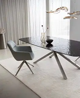 Jedálenské stoly DELIFE Jedálenský stôl Edge zaoblený tvar 240x120 reliéfne sklo dymovo čierna 3D dizajn krížová podstava nerezová oceľ