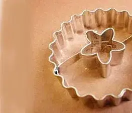Vykrajovače Kinekus Vykrajovačka KOLIESKO zúbkované, kvet, priemer 53mm