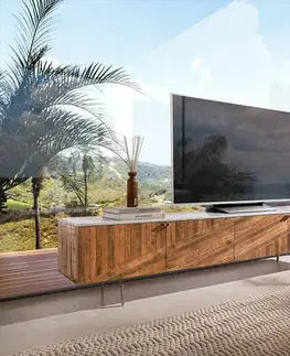 Televízne stolíky DELIFE TV stolík Bahan 200 cm mango teak 4 dvierka mramorová doska biela podstava v tvare L nerezová oceľ