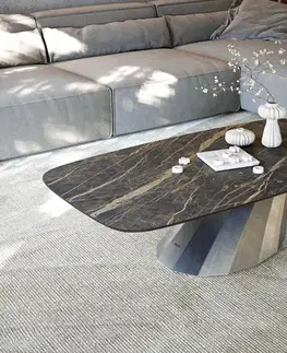 Konferenčné stolíky DELIFE Konferenčný stolík Edge zaoblený 140x80 cm keramika Laminam® Noir Desir hnedá Parabi metalická strieborná