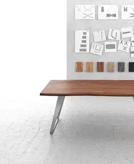 Jedálenské stoly DELIFE Jedálenský stôl Edge 200x100 cm akácia hnedá nerezová oceľ strieborná skosený Live-Edge