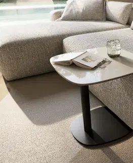 Odkládací stolky DELIFE Konferenčný stolík Edge zaoblený tvar 50×50 cm keramika onyx šampanské Eleny kov čierna