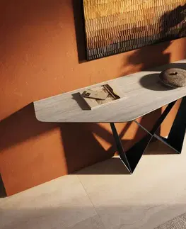 Konzolové stolíky DELIFE Konzolový stolík Edge polygonálny 180×50 cm keramika Laminam® Travertino Bianco krémovo biela Spios kov čierna