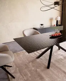 Jedálenské stoly DELIFE Jedálenský stôl Edge 180-220x100 reliéfne sklo dymovo čierna 3D dizajn krížová podstava obdĺžnik čierny rozkladací
