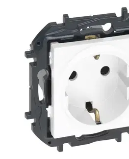 Predlžovacie káble Legrand - Domová zásuvka SCHUKO 250 V/16 A NILOE STEP biela 863121B