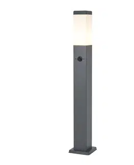 Zahradne stlpove lampy Vonkajšia lampa tmavosivá s opálovým sklom 80 cm IP44 so zásuvkou a snímačom pohybu - Malios