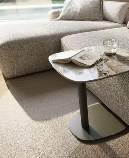 Odkládací stolky DELIFE Konferenčný stolík Edge zaoblený tvar 50×50 cm keramika Patagonia leštená Eleny kov titánová farba