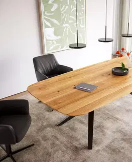 Jedálenské stoly DELIFE Jedálenský stôl Edge zaoblený tvar 240x120x2,5-3 dub prírodný Zenthara hranatý kov čierny švajčiarska hrana