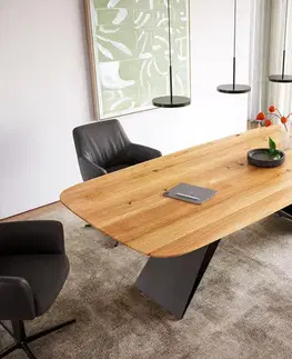 Jedálenské stoly DELIFE Jedálenský stôl Edge oválny 240x120x2,5-3 cm dub prírodný podstava v tvare V plochá oceľ čierna švajčiarska hrana