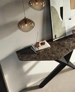Konzolové stolíky DELIFE Konzolový stolík Edge polygonálny 140×50 cm keramika emperador extra leštená tmavohnedá Zentharo kov čierna