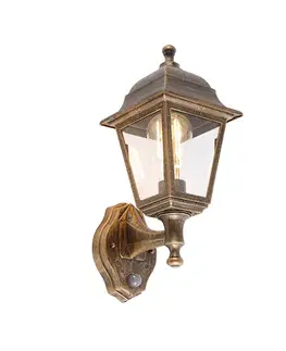 Vonkajšie nástenné svietidlá Antická nástenná lampa zlatá IP44 s detektorom pohybu - Capital