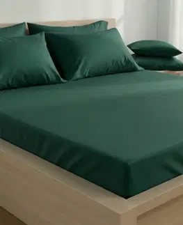 Plachty Kvalitex Saténové prestieradlo s gumou tmavozelená, 80 x 200 cm