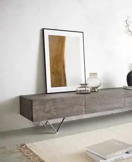 Televízne stolíky DELIFE TV stolík Wyatt 220 cm akácia platinová 4 zásuvky podstava v tvare V nerezová oceľ