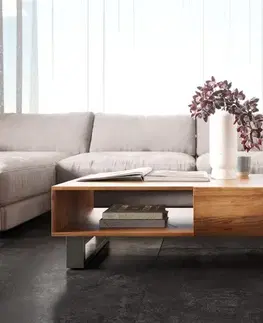Konferenčné stolíky DELIFE Konferenčný stolík New Live-Edge 115x60 cm akácia prírodná 2 zásuvky 1 priehradka tenká podstava nerezová oceľ kefovaná