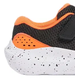 Tenisky Under Armour Bps Surge 4 Ac Jr Veľkosť: 27,5 EUR