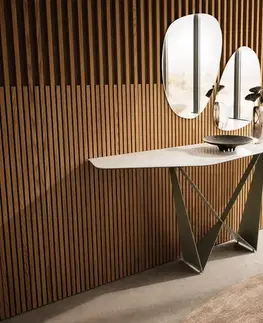 Konzolové stolíky DELIFE Konzolový stolík Edge polygonálny 180×50 cm keramika onyx šampanské Spios kov titánová farba efekt