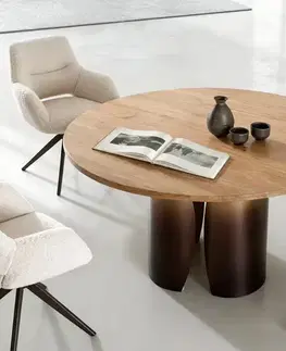 Jedálenské stoly DELIFE Jedálenský stôl Adenza okrúhly 140x140 cm akácia prírodná kov zlatý Fusion povrch