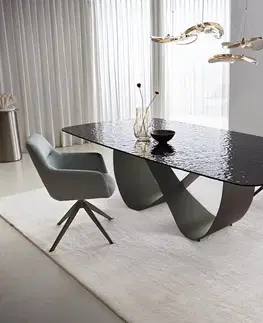 Jedálenské stoly DELIFE Jedálenský stôl Edge Boot 240x120 reliéfne sklo dymovo čierna 3D dizajn Infinity kov efektová povrchová úprava titán