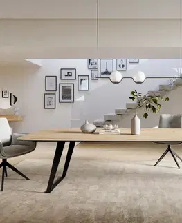 Jedálenské stoly DELIFE Jedálenský stôl Edge zaoblený 300×120 cm keramika Laminam® sabbia v dubovej farbe kovová šikmá čierna
